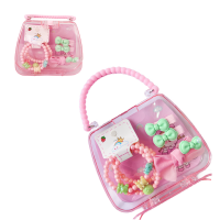 Набір аксесуарів у сумочці - браслети, заколки 